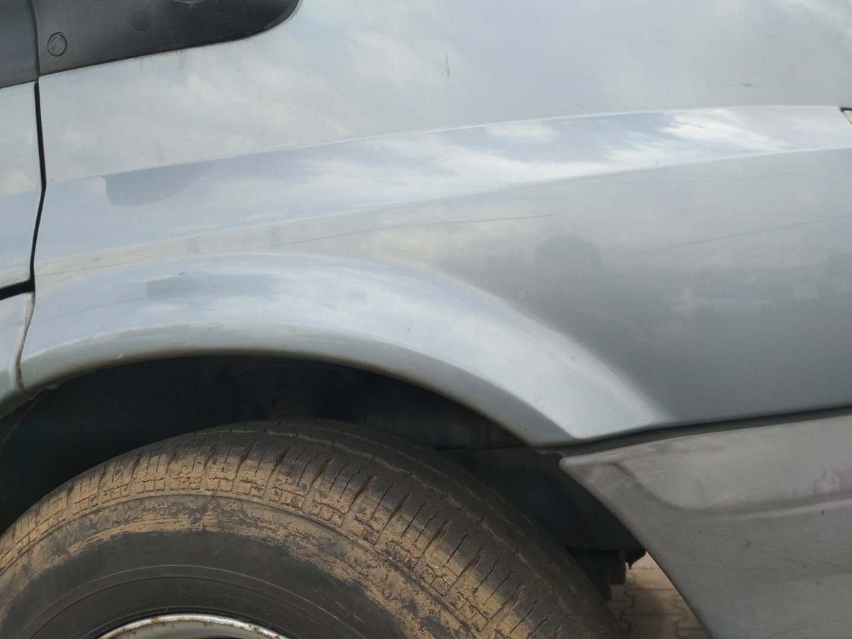 Ford Transit 5 original Kotflügel vorn rechts Stahlgraumetallic Bj.2001